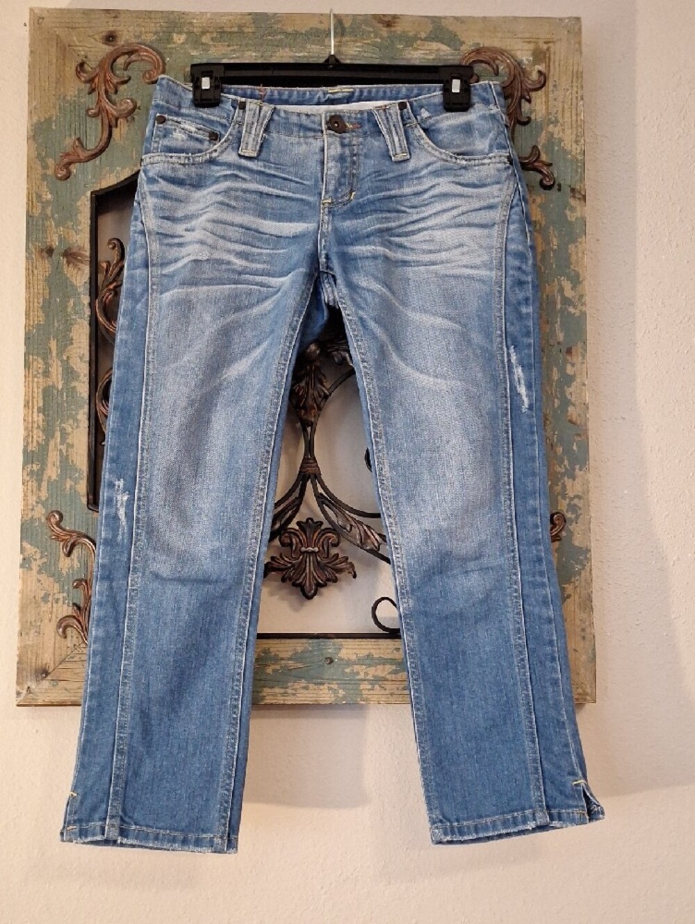 🔥🔥CLEARANCE🔥🔥 Cropped Women's Jeans - Relaxed Stretch Fit. Size 26